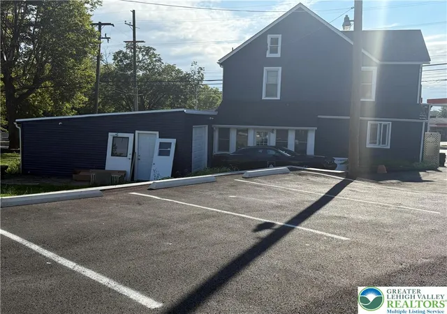 Listing Photo 2 - Condo for sale in building located at 500 Belfast Rd, Nazareth, PA 18064 - Unit #