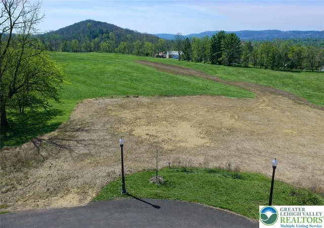 Homes for sale in Lower Saucon Twp, PA | 2607 Saddleback Ln, Lower Saucon Twp, PA 18015 | MLS# 775754
