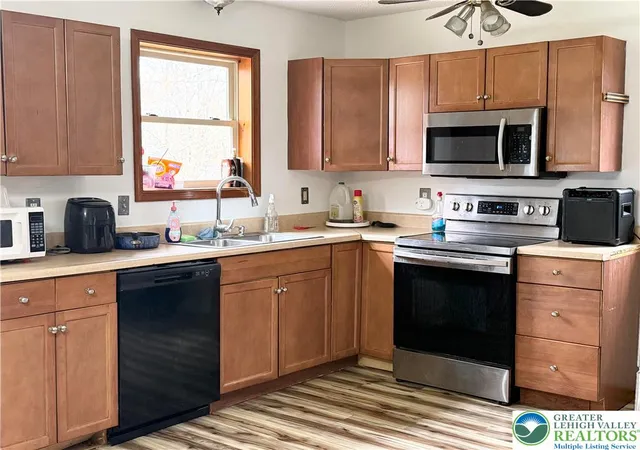 Homes for sale in Tobyhanna Twp, PA | 306 Cedar Dr, Tobyhanna Twp, PA 18334 | MLS# 774741