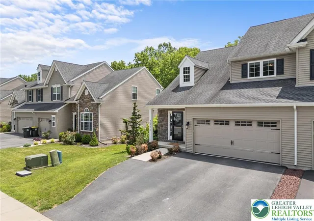 Homes for sale in Coplay, PA | 2352 Creekside Dr, Coplay, PA 18037 | MLS# 775831