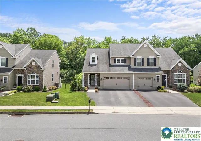 Homes for sale in Coplay, PA | 2352 Creekside Dr, Coplay, PA 18037 | MLS# 775831