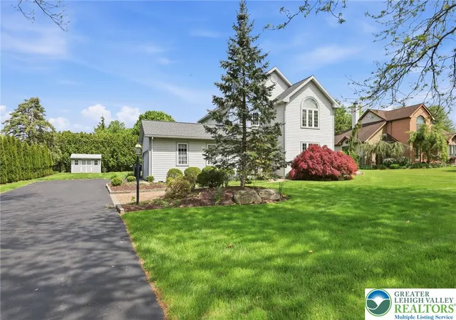 Homes for sale in Bethlehem, PA | 1011 Johnston Dr, Bethlehem, PA 18017 | MLS# 775819