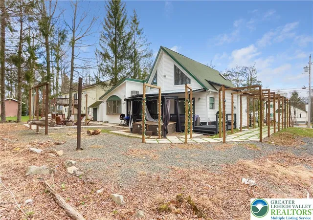 Homes for sale in Coolbaugh Twp, PA | 939 Country Pl Dr, Coolbaugh Twp, PA 18466 | MLS# 775936