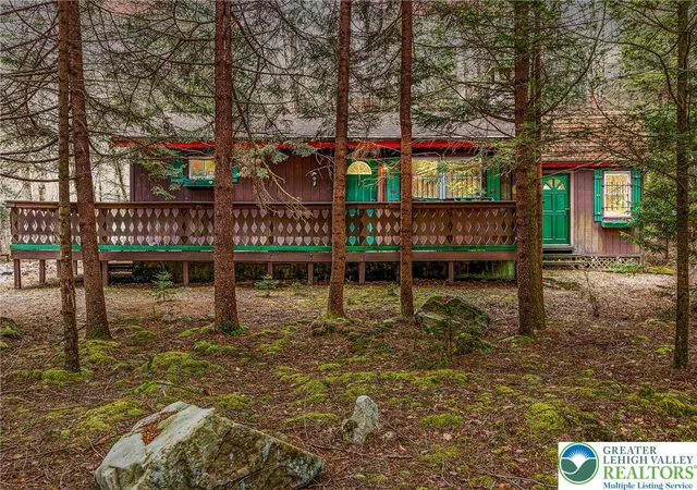 Homes for sale in Coolbaugh Twp, PA | 5211 Fir Ln, Coolbaugh Twp, PA 18346 | MLS# 776097