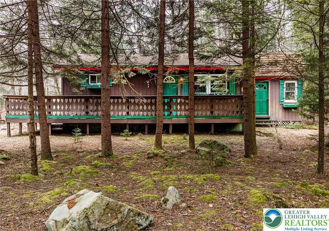 Homes for sale in Coolbaugh Twp, PA | 5211 Fir Ln, Coolbaugh Twp, PA 18346 | MLS# 776097