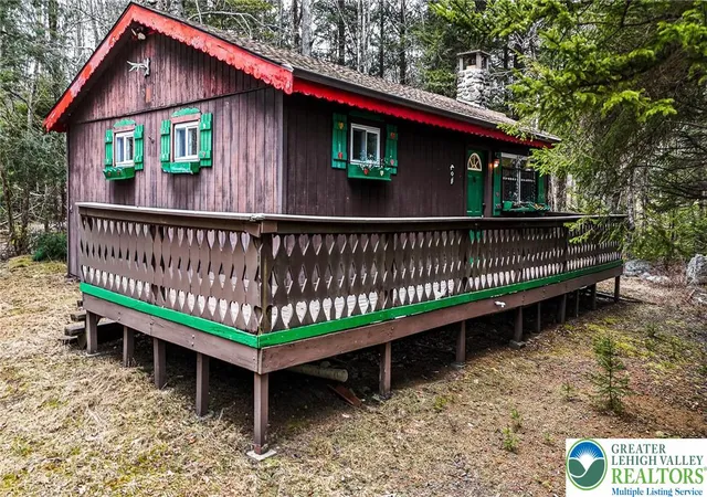 Homes for sale in Coolbaugh Twp, PA | 5211 Fir Ln, Coolbaugh Twp, PA 18346 | MLS# 776097