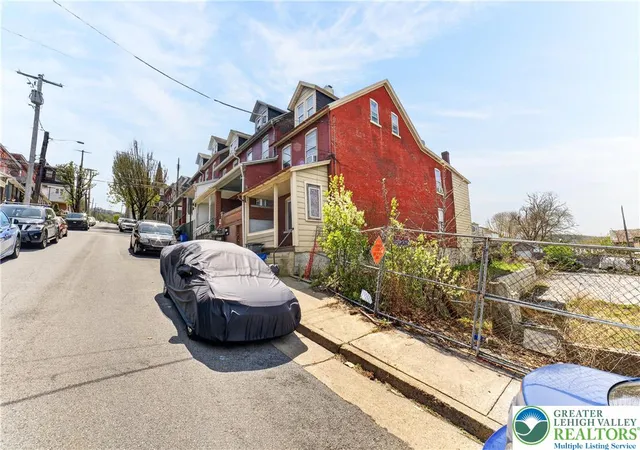 Homes for sale in Bethlehem City, PA | 308 State St, Bethlehem City, PA 18015 | MLS# 775039