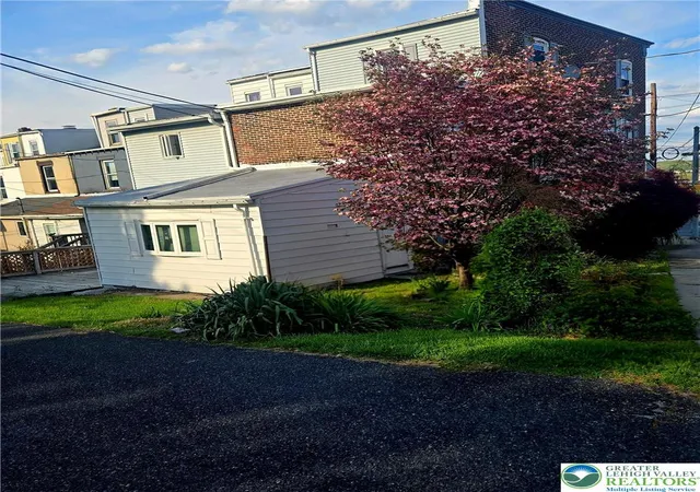 2nd image of 784 S 8th St, Allentown, PA 18103 | MLS# 776162