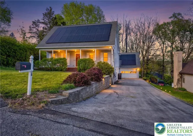 Homes for sale in Upper Mt Bethel Twp, PA | 18 Lenape Trl, Upper Mt Bethel Twp, PA 18343 | MLS# 776199