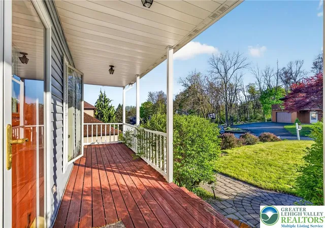 Homes for sale in Upper Mt Bethel Twp, PA | 18 Lenape Trl, Upper Mt Bethel Twp, PA 18343 | MLS# 776199
