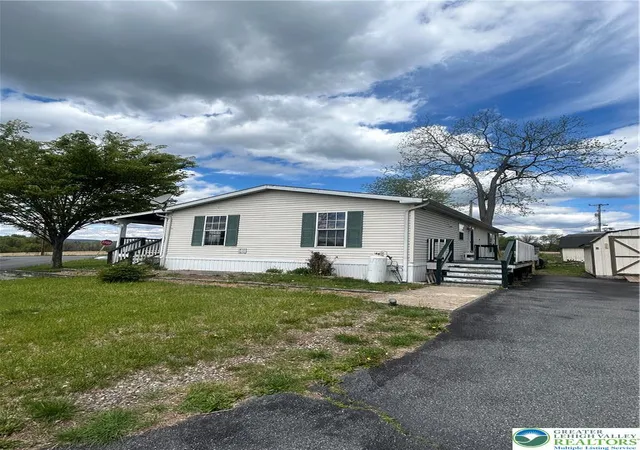 Homes for sale in Upper Mt Bethel Twp, PA | 6 Ahearn Dr, Upper Mt Bethel Twp, PA 18343 | MLS# 776224