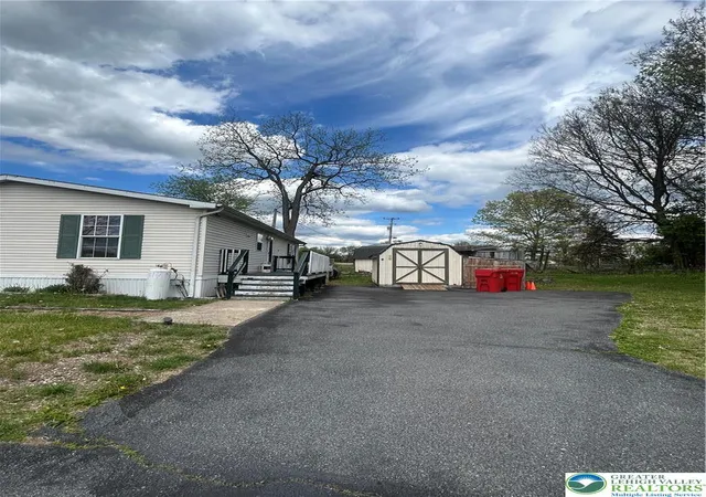 Homes for sale in Upper Mt Bethel Twp, PA | 6 Ahearn Dr, Upper Mt Bethel Twp, PA 18343 | MLS# 776224