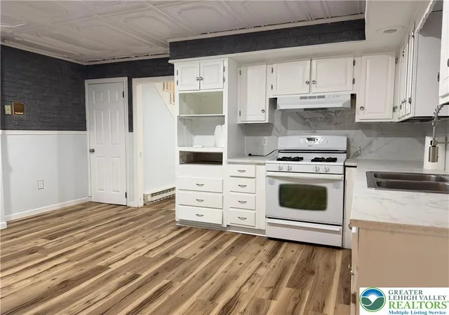 Homes for sale in Wilkes Barre, PA | 136 Finn St, Wilkes Barre, PA 18705 | MLS# 776234