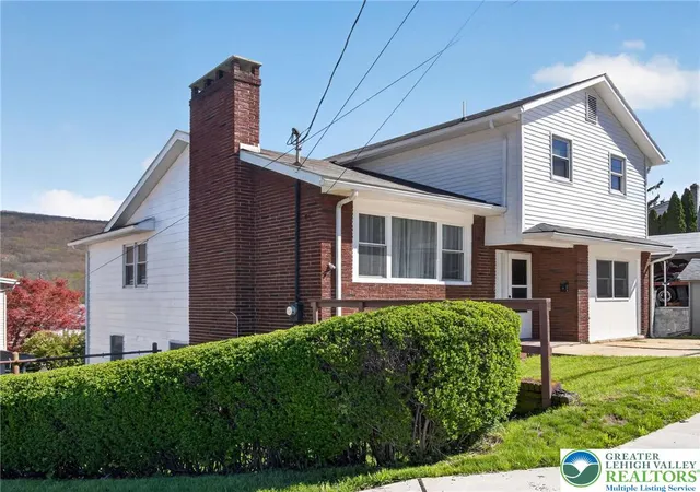 Homes for sale in Nesquehoning Boro, PA | 2 E Center St, Nesquehoning Boro, PA 18240 | MLS# 776131
