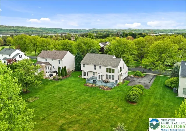 Homes for sale in Lower Macungie Twp, PA | 7128 Periwinkle Dr, Lower Macungie Twp, PA 18062 | MLS# 776130