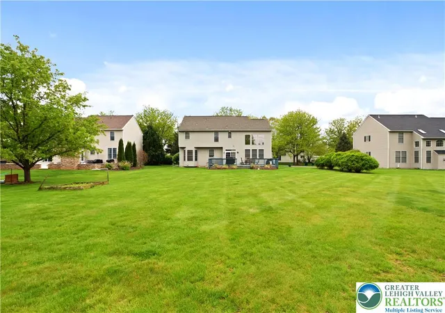 Homes for sale in Lower Macungie Twp, PA | 7128 Periwinkle Dr, Lower Macungie Twp, PA 18062 | MLS# 776130