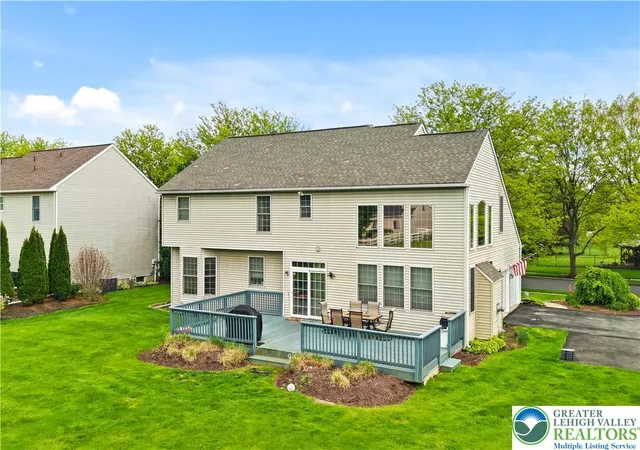 Homes for sale in Lower Macungie Twp, PA | 7128 Periwinkle Dr, Lower Macungie Twp, PA 18062 | MLS# 776130