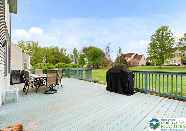Homes for sale in Lower Macungie Twp, PA | 7128 Periwinkle Dr, Lower Macungie Twp, PA 18062 | MLS# 776130