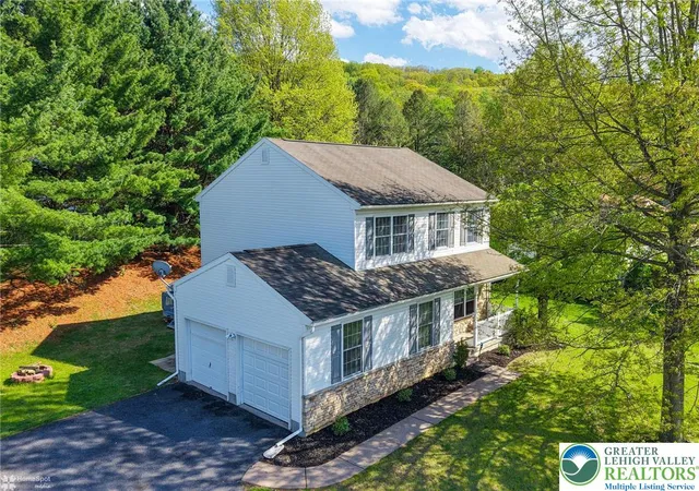 3rd image of 1875 Jenkins Dr, Easton, PA 18040 | MLS# 776289