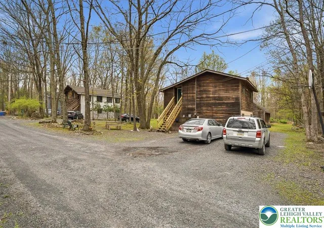 Homes for sale in Middle Smithfield Twp, PA | 2445 Dornick Rd, Middle Smithfield Twp, PA 18302 | MLS# 776330