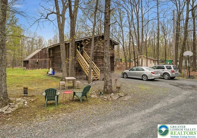 Homes for sale in Middle Smithfield Twp, PA | 2445 Dornick Rd, Middle Smithfield Twp, PA 18302 | MLS# 776330