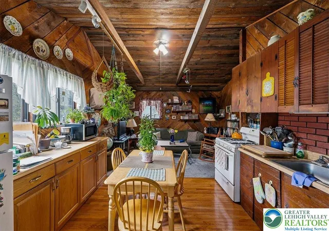Homes for sale in Middle Smithfield Twp, PA | 2445 Dornick Rd, Middle Smithfield Twp, PA 18302 | MLS# 776330