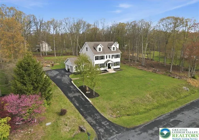 Homes for sale in Middle Smithfield Twp, PA | 13 Eastridge Ln, Middle Smithfield Twp, PA 18302 | MLS# 776278