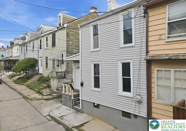 Homes for sale in Allentown City, PA | 941 Pine St, Allentown City, PA 18102 | MLS# 776226