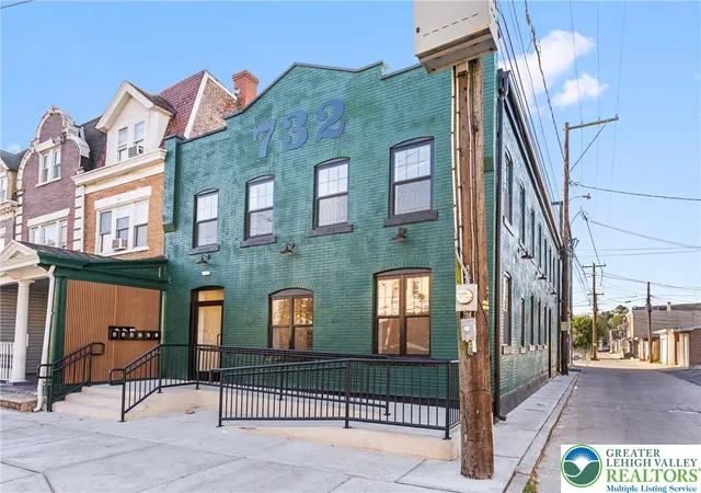 Listing Photo 3 - Condo for sale in building located at 732 W Tilghman St, Allentown, PA 18102