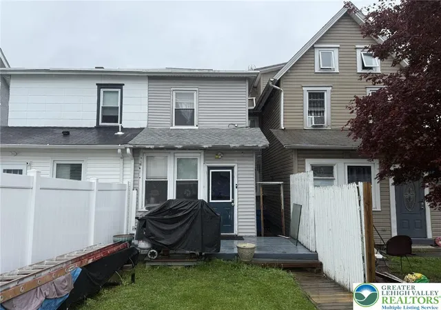 Homes for sale in Coopersburg Boro, PA | 306 E Fairview St, Coopersburg Boro, PA 18036 | MLS# 776514
