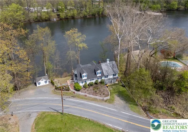 Homes for sale in Upper Mt Bethel Twp, PA | 3325 River Rd, Upper Mt Bethel Twp, PA 18343 | MLS# 776292