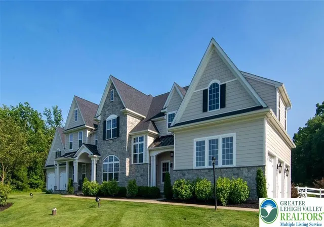 Photo 5 of Single family home for sale at 715 Arrowhead Ln, Breinigsville, PA 18031 | MLS# 776535 | Listing updated on 2026-05-06