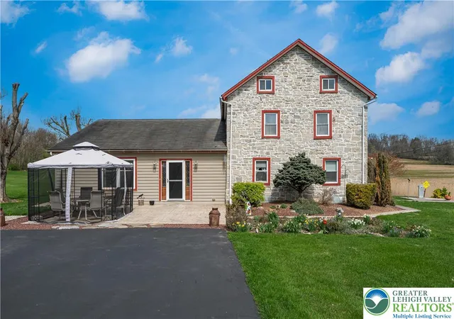 Homes for sale in South Whitehall Twp, PA | 2534 Lapp Rd, South Whitehall Twp, PA 18104 | MLS# 775208