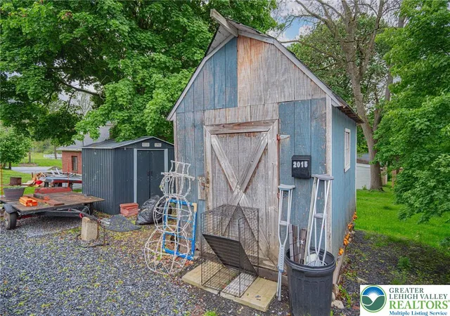Homes for sale in Hellertown, PA | 2015 Leithsville Rd, Hellertown, PA 18055 | MLS# 776582