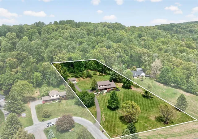 Homes for sale in Lower Saucon Twp, PA | 1625 Rosalie Dr, Lower Saucon Twp, PA 18055 | MLS# 776714