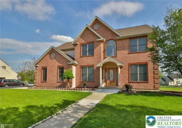 Photo 4 of Single family home for sale at 330 Indigo Way, Allentown, PA 18104 | MLS# 776124 | Listing updated on 2026-08-03