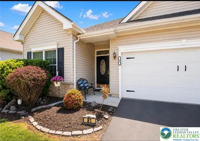 Homes for sale in Palmer Twp, PA | 81 Moor Dr, Palmer Twp, PA 18045 | MLS# 775812