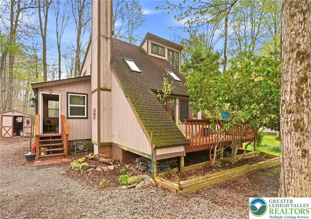 Homes for sale in Coolbaugh Twp, PA | 2219 Maple Leaf Ct, Coolbaugh Twp, PA 18347 | MLS# 776776