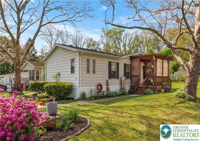 Homes for sale in Mechanicsburg, PA | 17 Valley View Dr, Mechanicsburg, PA 17050 | MLS# 776864