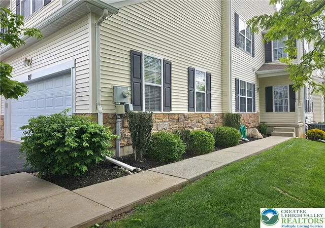 Homes for sale in Palmer Twp, PA | 127 Willow Dr, Palmer Twp, PA 18045 | MLS# 776362