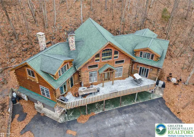Homes for sale in Nesquehoning, PA | 493 Lake Dr, Nesquehoning, PA 18240 | MLS# 776873