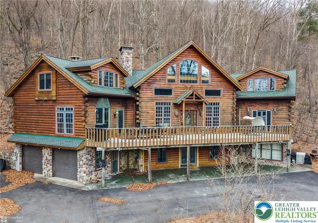 Homes for sale in Nesquehoning, PA | 493 Lake Dr, Nesquehoning, PA 18240 | MLS# 776873