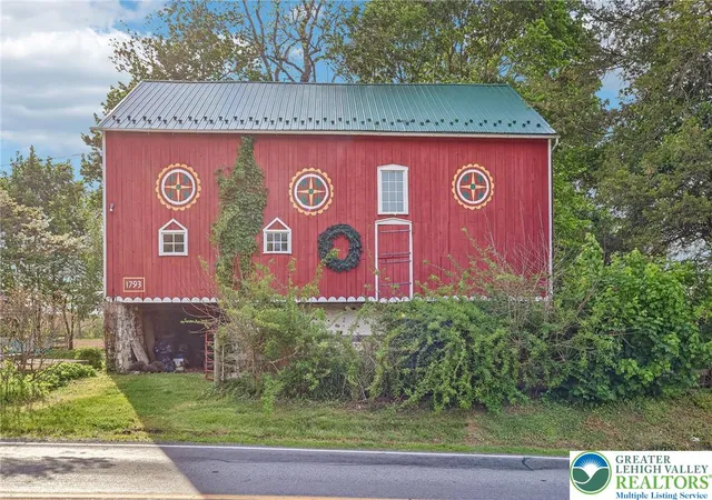 Homes for sale in Lower Macungie Twp, PA | 8893 Longswamp Rd, Lower Macungie Twp, PA 18011 | MLS# 775355