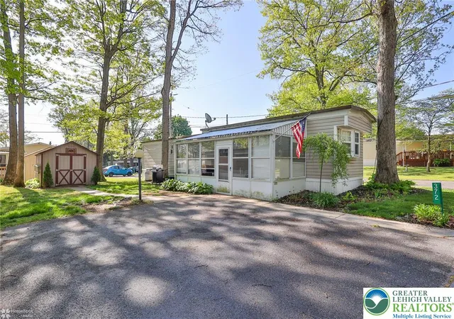 Homes for sale in Moore Twp, PA | 372 Black Oak Ln, Moore Twp, PA 18014 | MLS# 776316