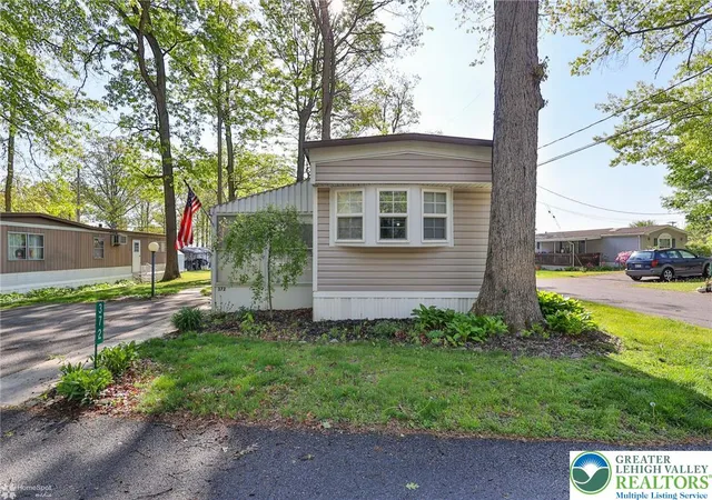 Homes for sale in Moore Twp, PA | 372 Black Oak Ln, Moore Twp, PA 18014 | MLS# 776316