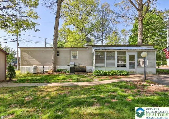 Homes for sale in Moore Twp, PA | 372 Black Oak Ln, Moore Twp, PA 18014 | MLS# 776316