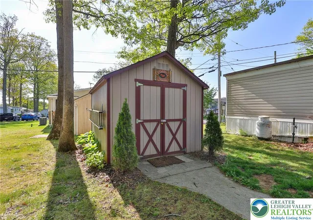 Homes for sale in Moore Twp, PA | 372 Black Oak Ln, Moore Twp, PA 18014 | MLS# 776316