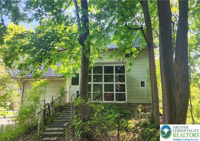 Homes for sale in Upper Saucon Twp, PA | 3733 Lanark Rd, Upper Saucon Twp, PA 18036 | MLS# 776896