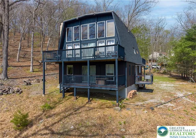 Homes for sale in Middle Smithfield Twp, PA | 207 Bunsen Ct, Middle Smithfield Twp, PA 18302 | MLS# 776230