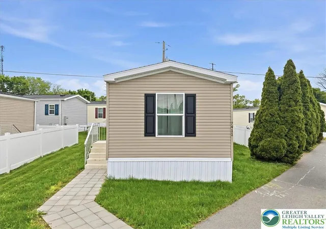Homes for sale in Upper Macungie Twp, PA | 7411 Lincoln Ln, Upper Macungie Twp, PA 18087 | MLS# 776901